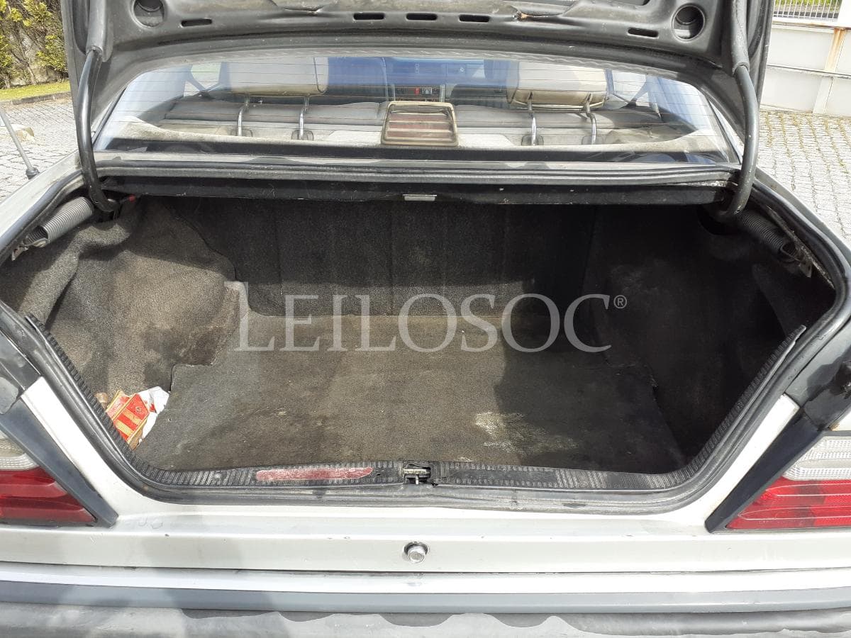Mercedes-Benz 250 D · Ano 1989 — image 17