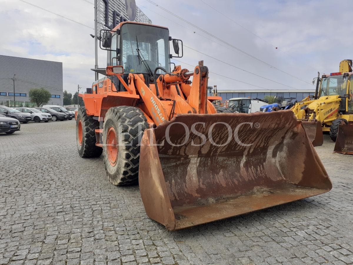 Pá carregadora Doosan Mega 250-V · Ano 2006