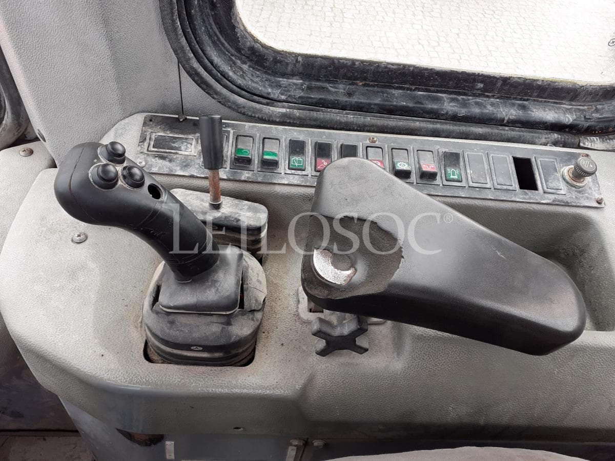 Pá carregadora Doosan Mega 250-V · Ano 2006 — imagen 10