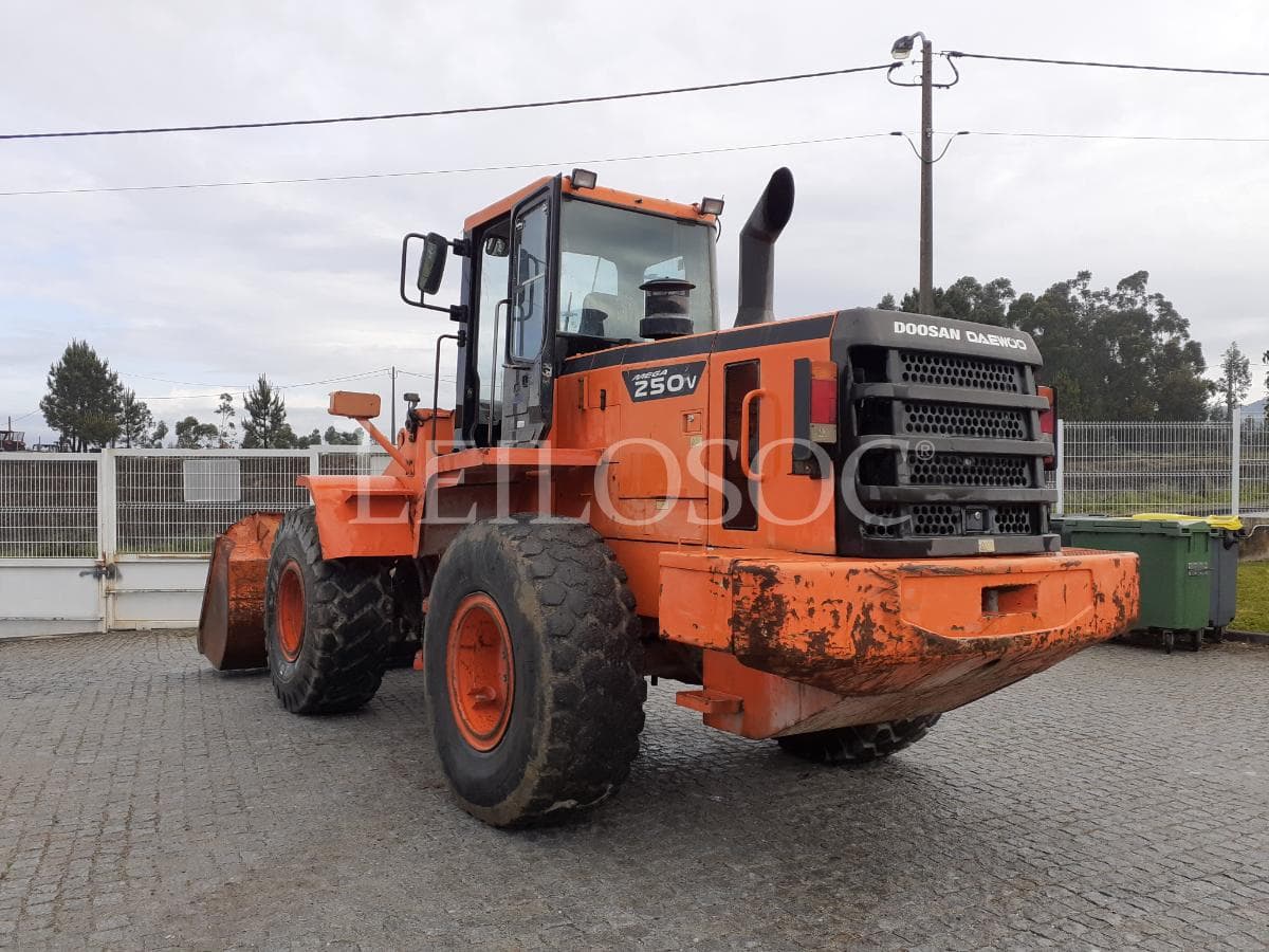 Pá carregadora Doosan Mega 250-V · Ano 2006 — imagen 4