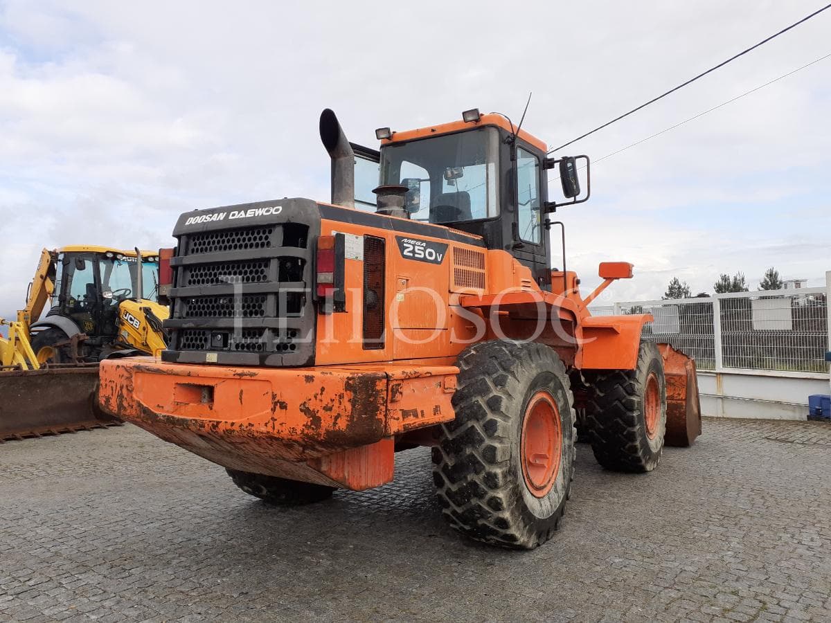 Pá carregadora Doosan Mega 250-V · Ano 2006 — imagen 6