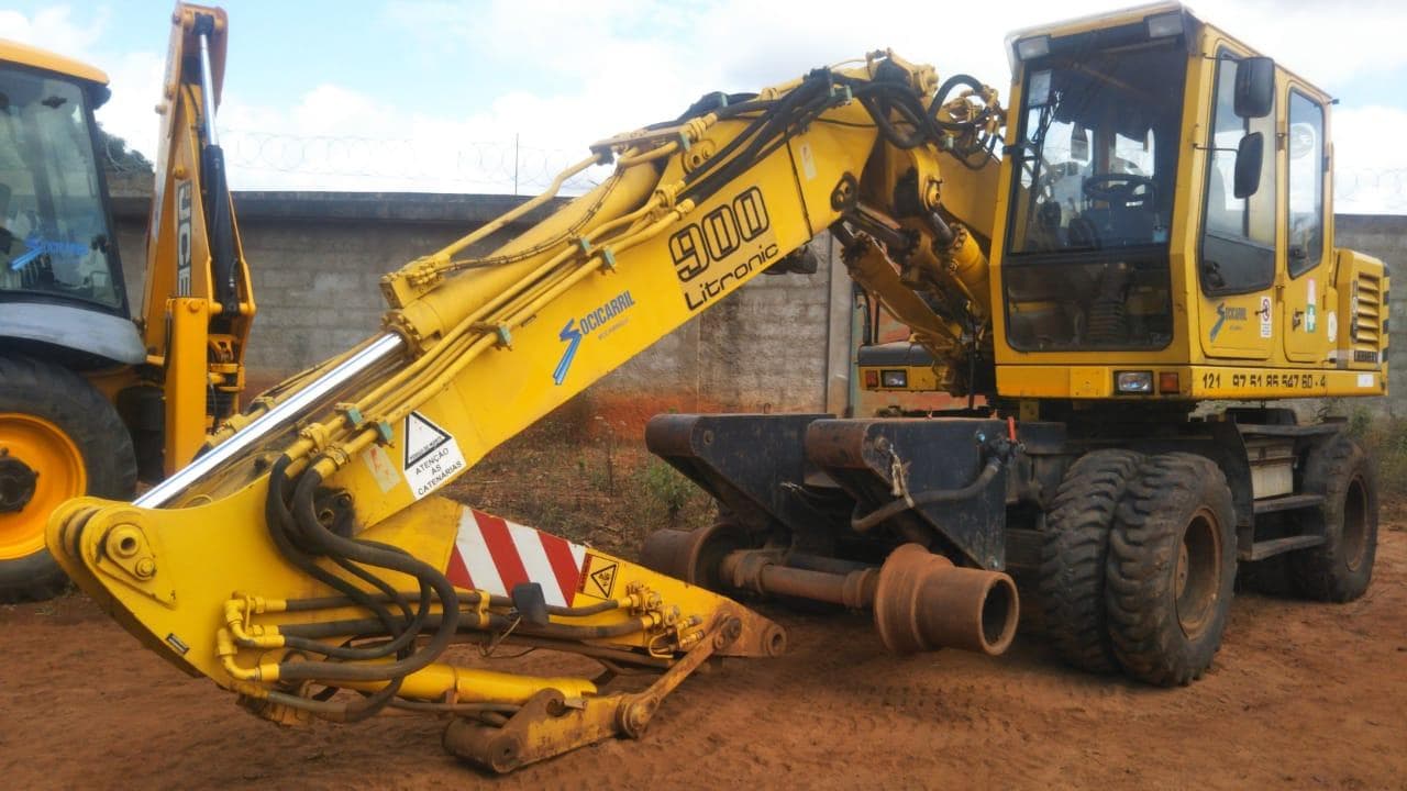 KOMATSU PW160-6 · — imagen 2