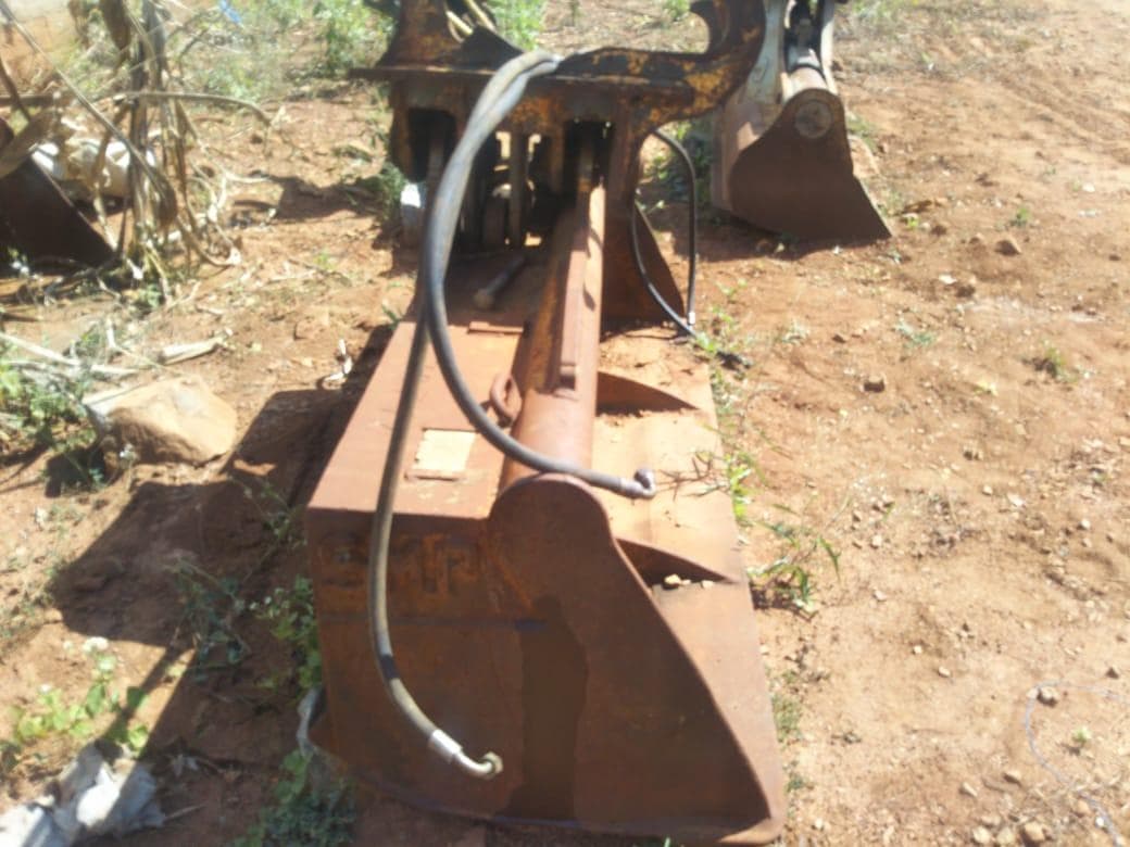 KOMATSU PW160-6 · — imagen 5