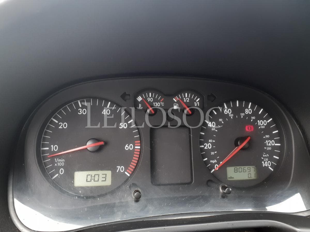 Volkswagen Golf 1.4 · Ano 2000 — image 11