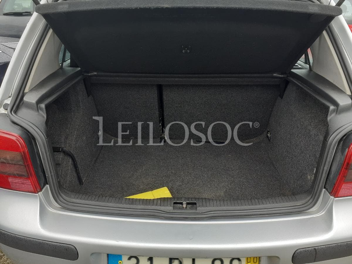 Volkswagen Golf 1.4 · Ano 2000 — image 15