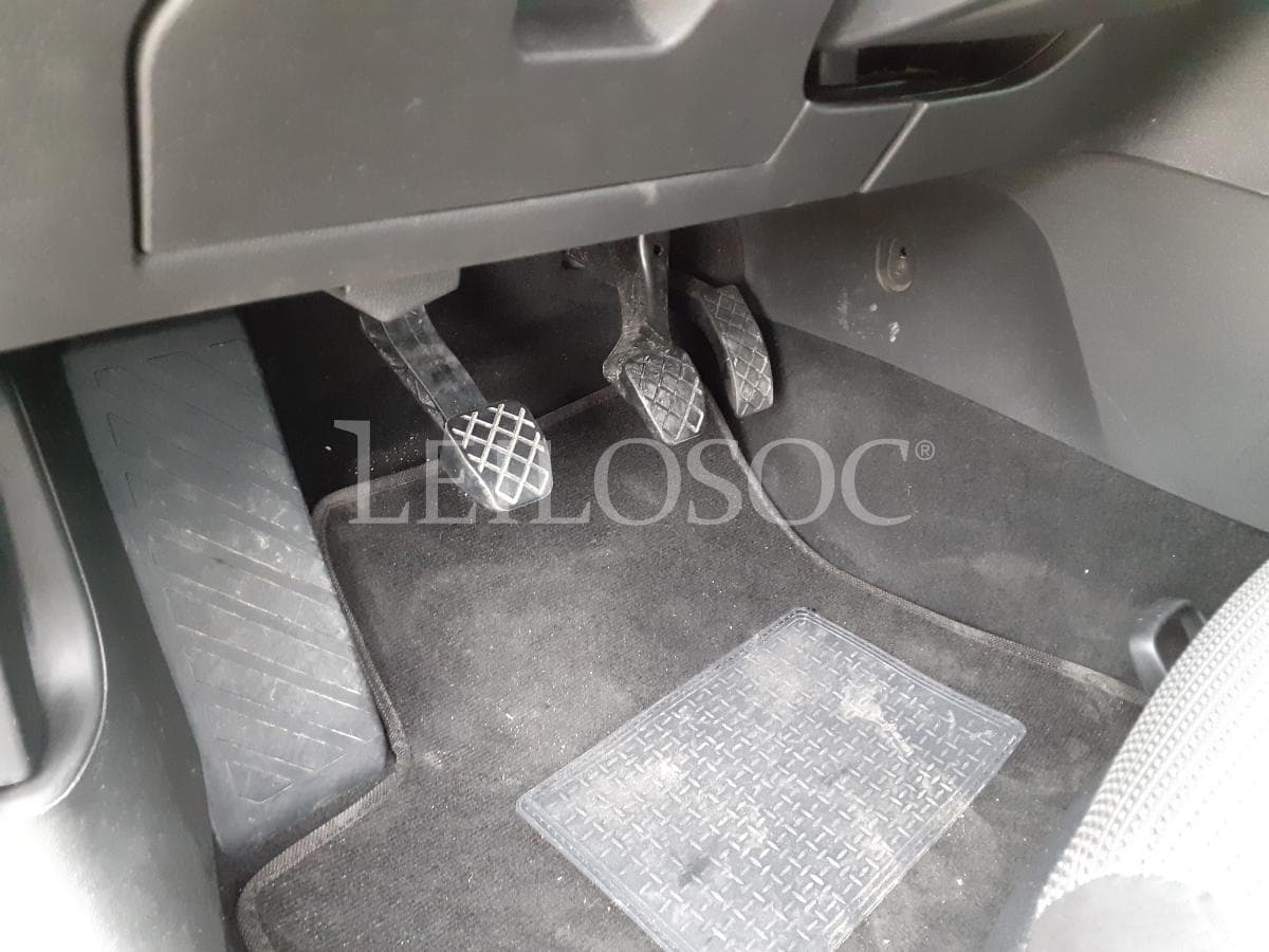 Seat Leon ST 1.6 TDI · Ano 2017 — imagen 8
