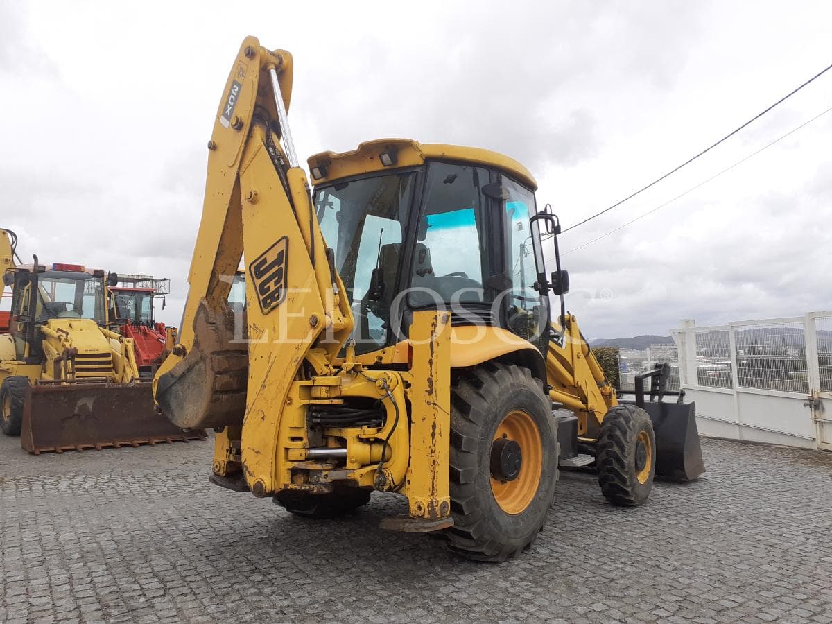 Retroescavadora JCB 3CX · Ano 2004 — imagen 4