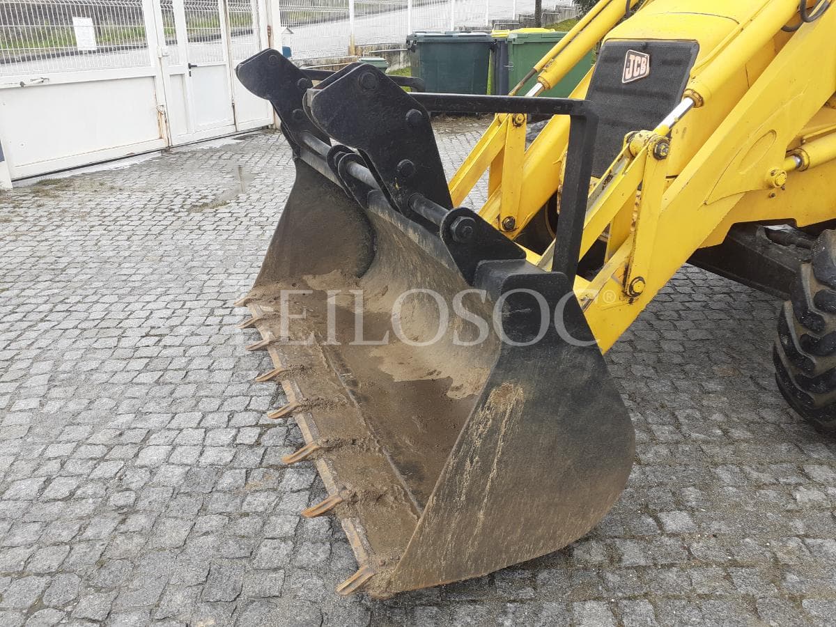Retroescavadora JCB 3CX · Ano 2004 — imagen 12