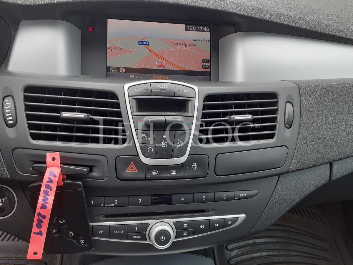 Renault Laguna 2.0 DCI · Ano 2009 — imagen 13