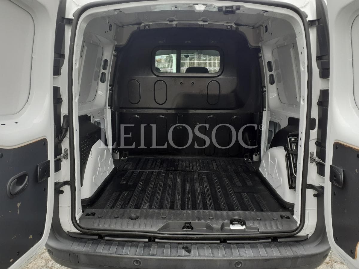 Renault Kangoo · 3 Lugares · Ano 2015 — imagem 17