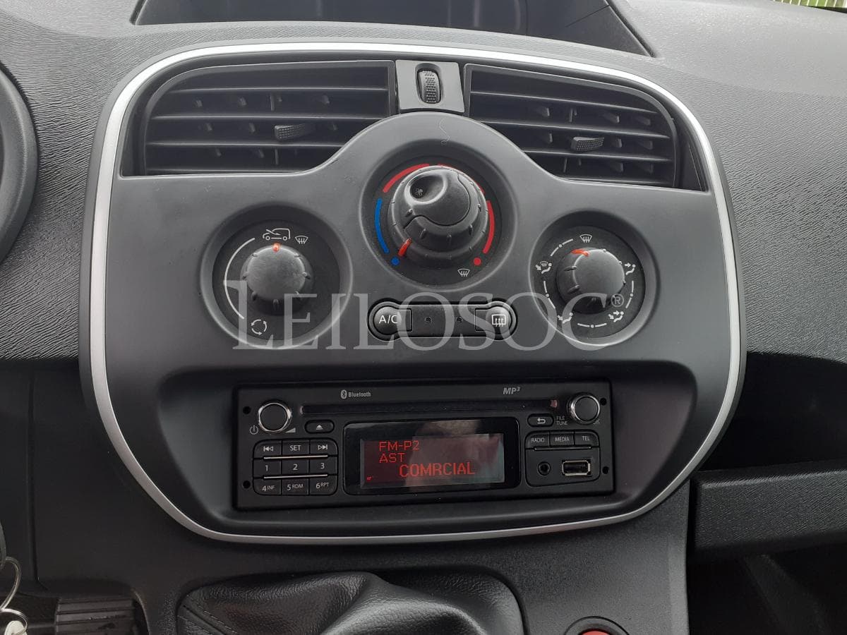 Renault Kangoo · 3 Lugares · Ano 2015 — imagem 14