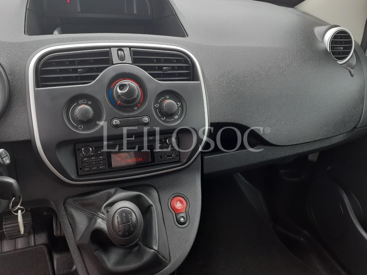 Renault Kangoo · 3 Lugares · Ano 2015 — imagem 16