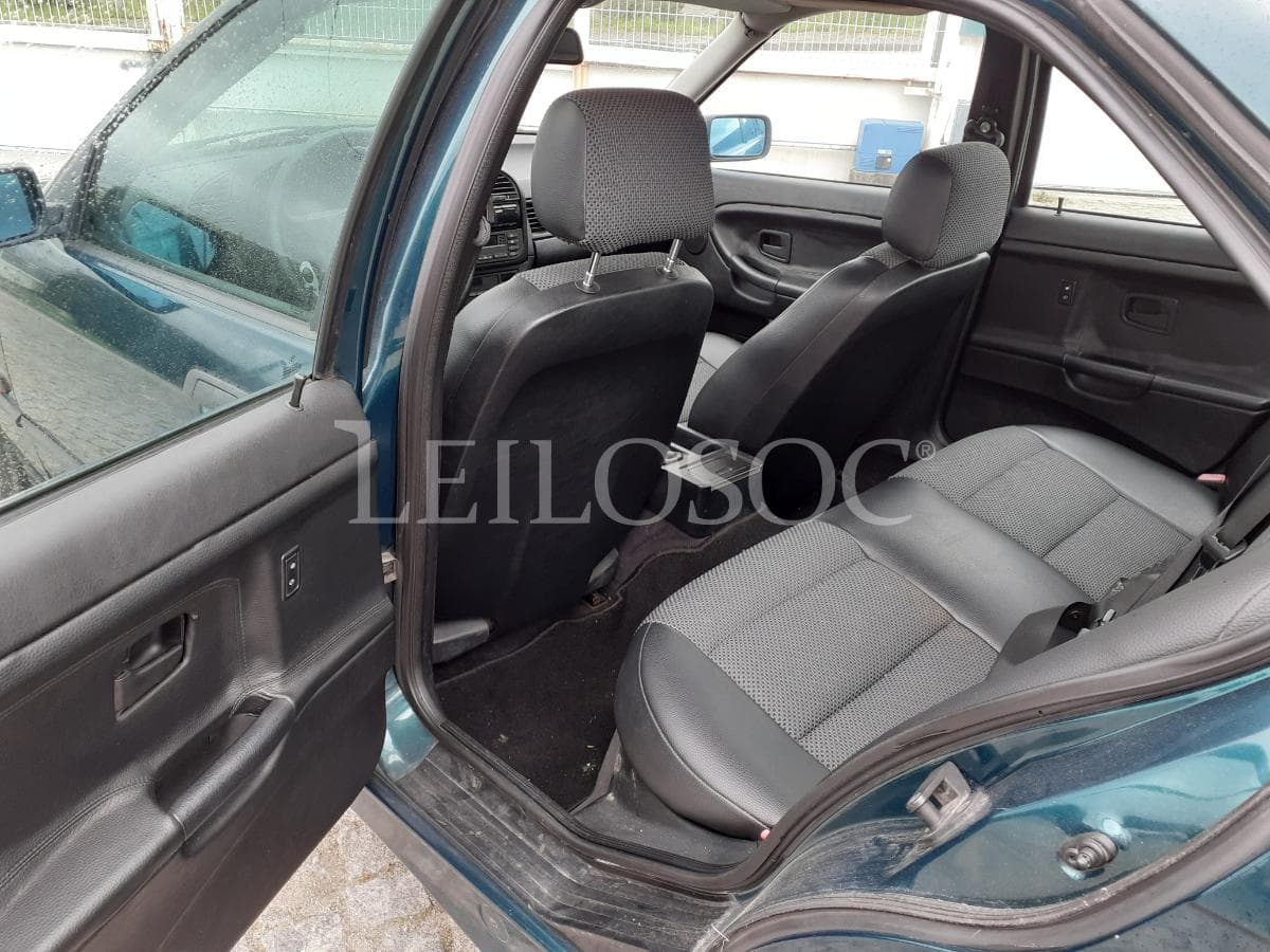BMW 318 TDS · Ano 1996 — imagem 15