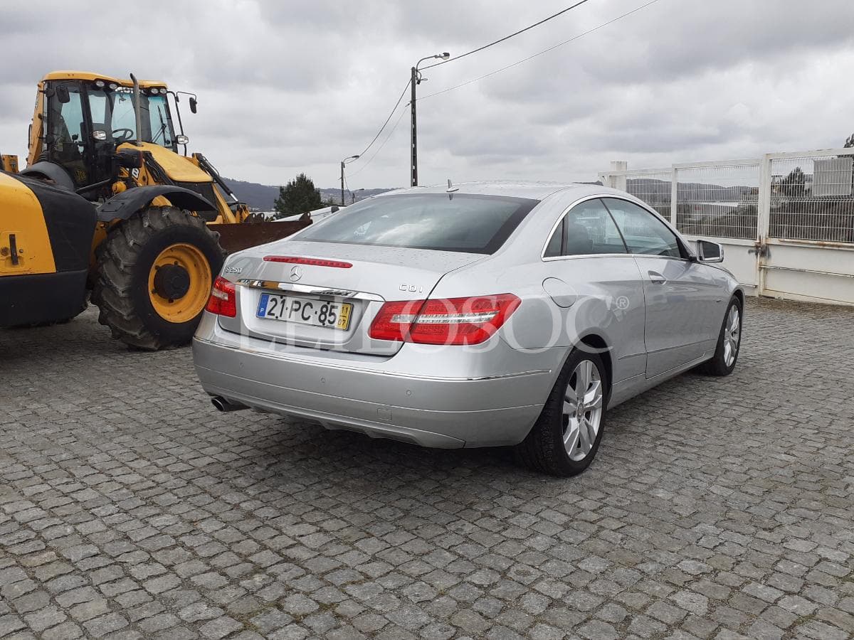 Mercedes E 250 CDI Coupé · Ano 2011 · KIT AMG — imagen 4
