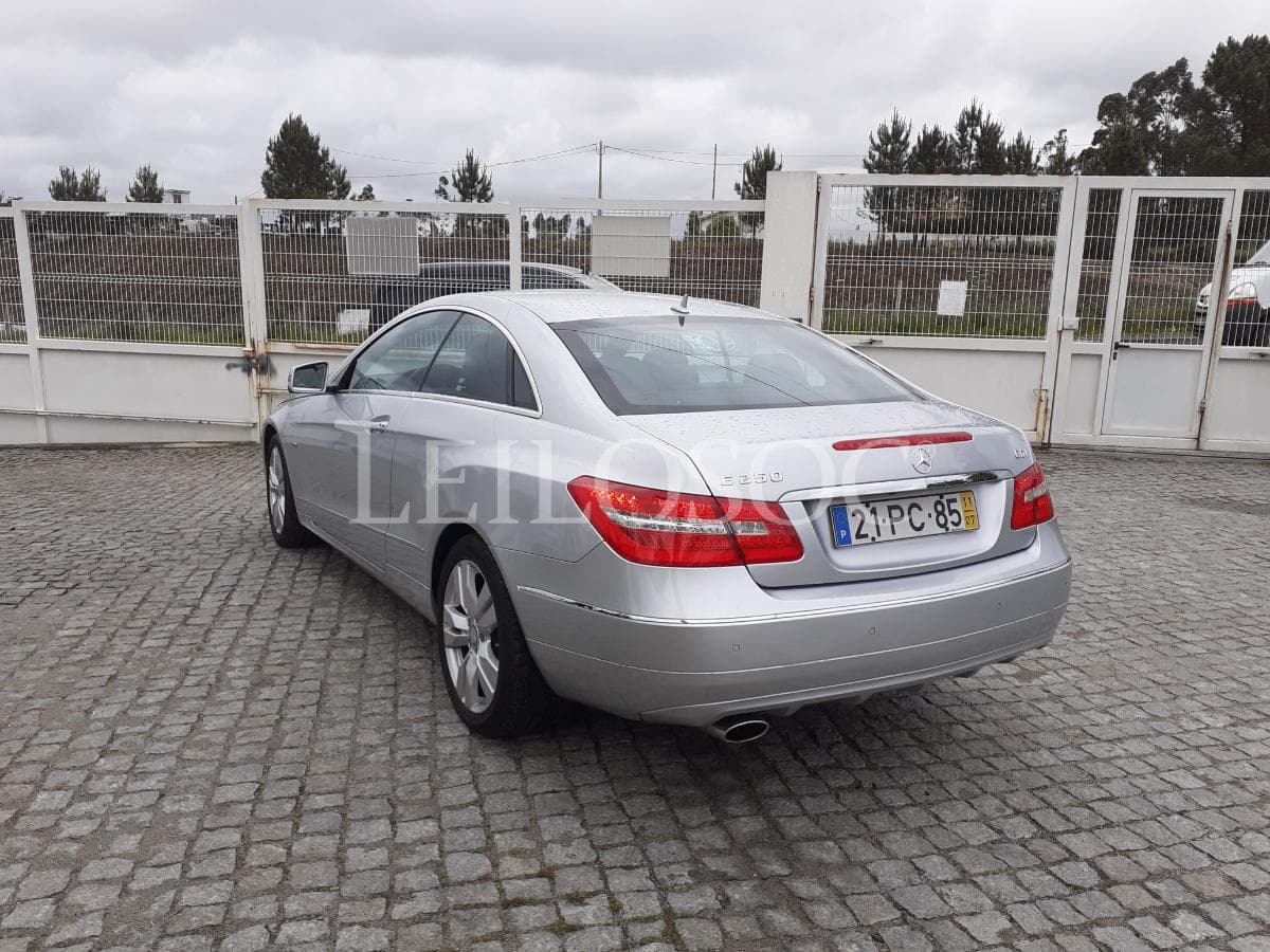 Mercedes E 250 CDI Coupé · Ano 2011 · KIT AMG — imagen 6