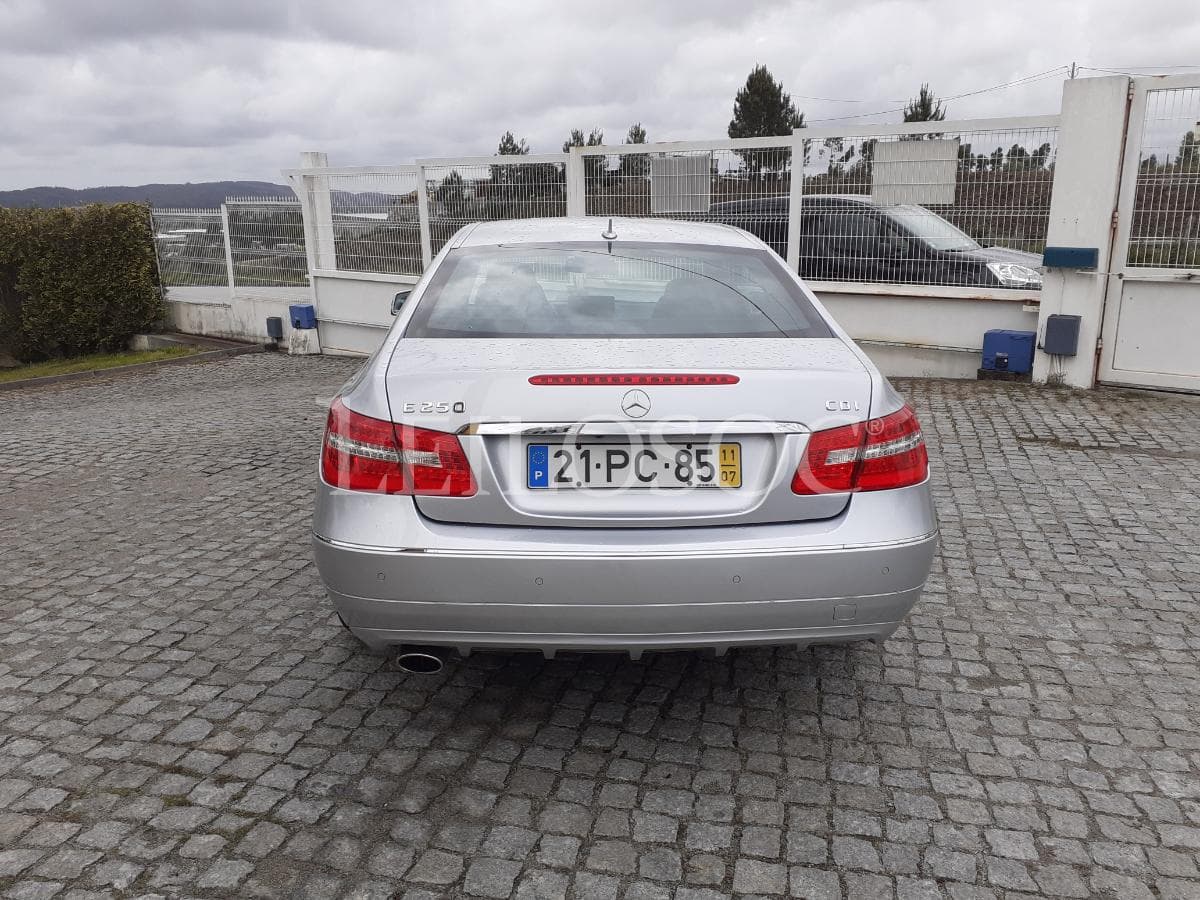 Mercedes E 250 CDI Coupé · Ano 2011 · KIT AMG — imagen 5