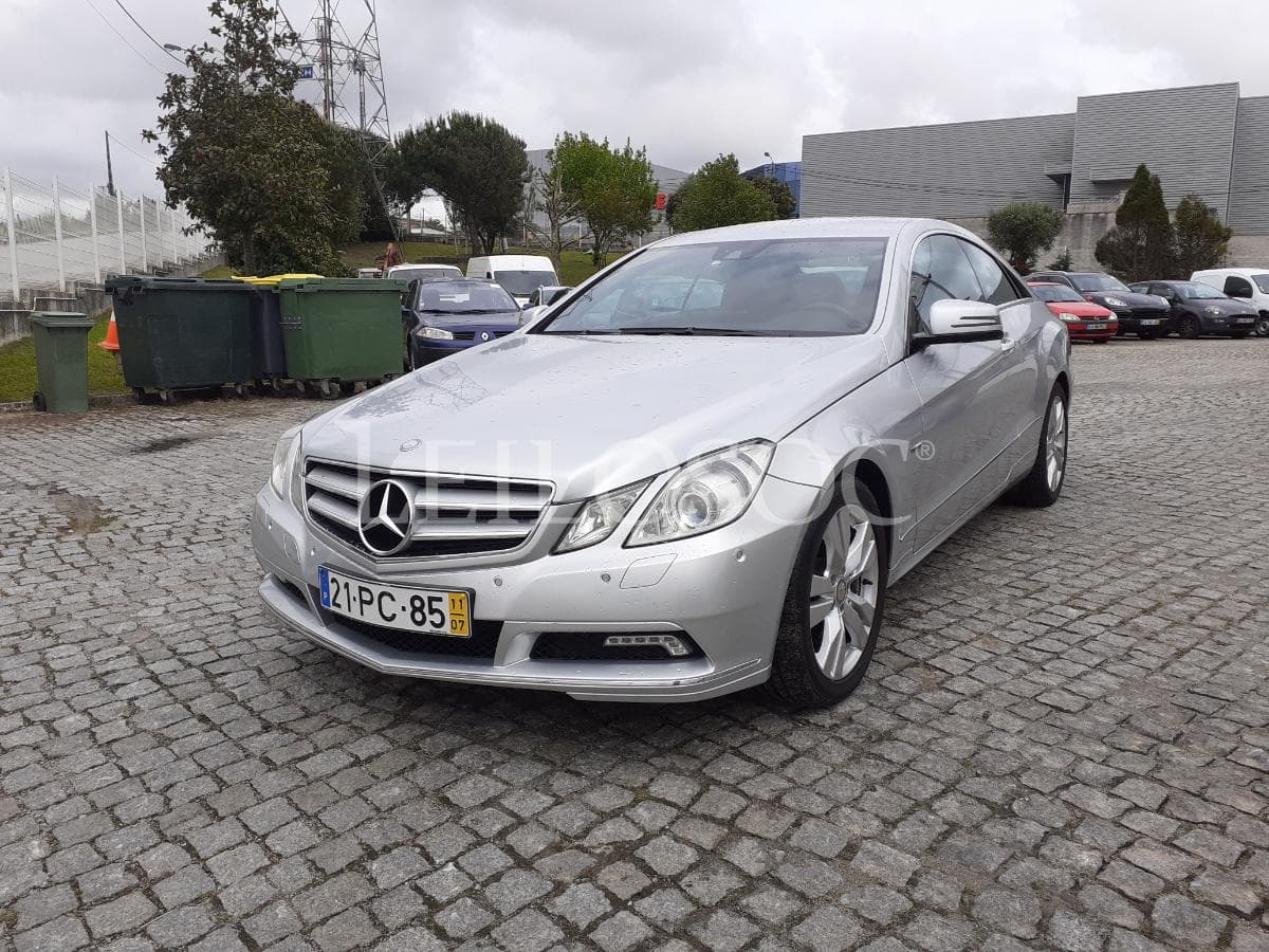 Mercedes E 250 CDI Coupé · Ano 2011 · KIT AMG — imagen 3