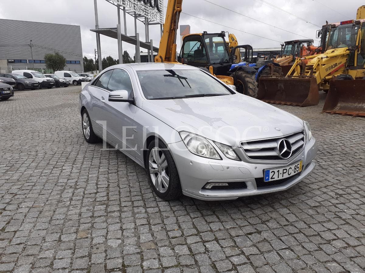 Mercedes E 250 CDI Coupé · Ano 2011 · KIT AMG — imagen 1