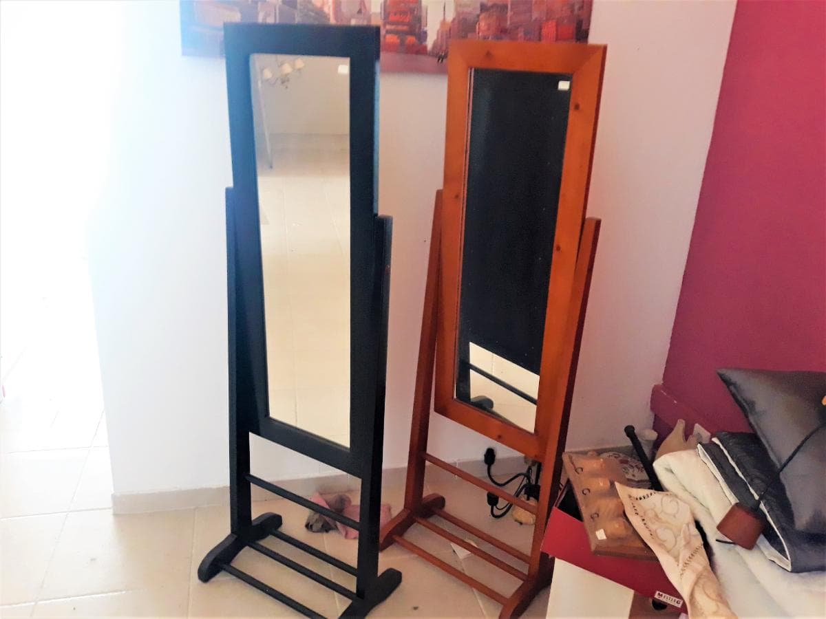 Espelhos com bases articuladas