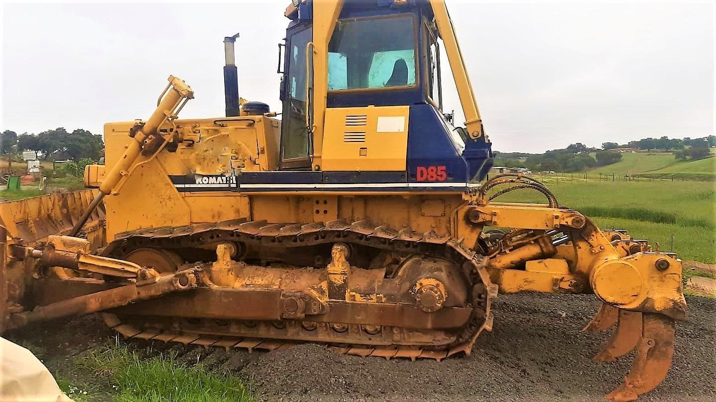 Komatsu D85 A 21 Bulldozer — image 2