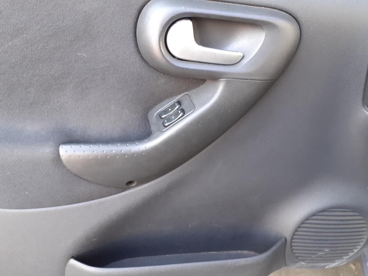 Opel Corsa 1.3 CDTI  · Ano 2005 — imagem 9