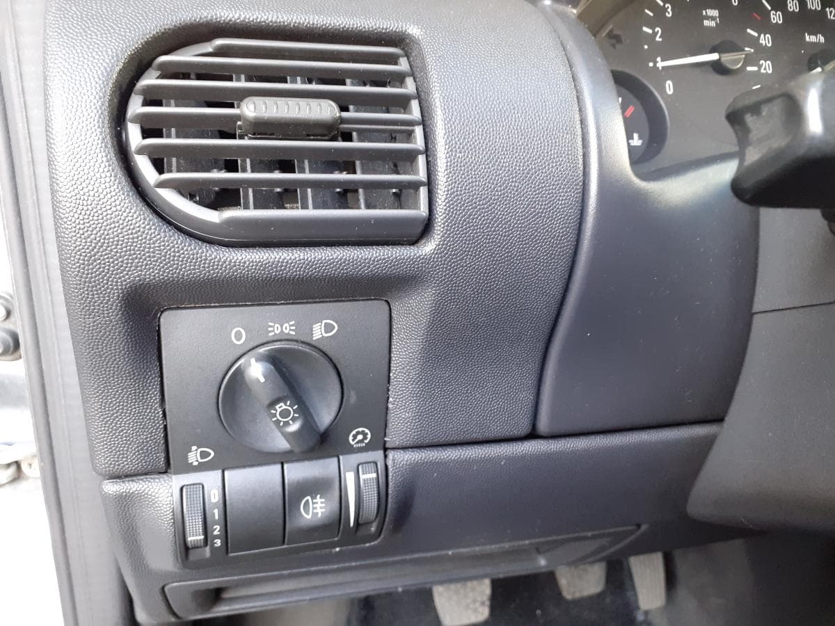 Opel Corsa 1.3 CDTI  · Ano 2005 — imagem 11
