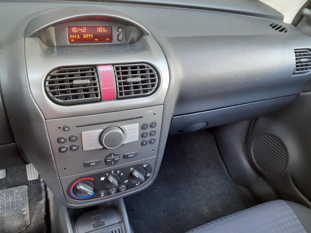 Opel Corsa 1.3 CDTI  · Ano 2005 — imagem 13