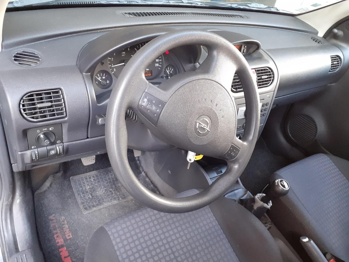 Opel Corsa 1.3 CDTI  · Ano 2005 — imagem 10