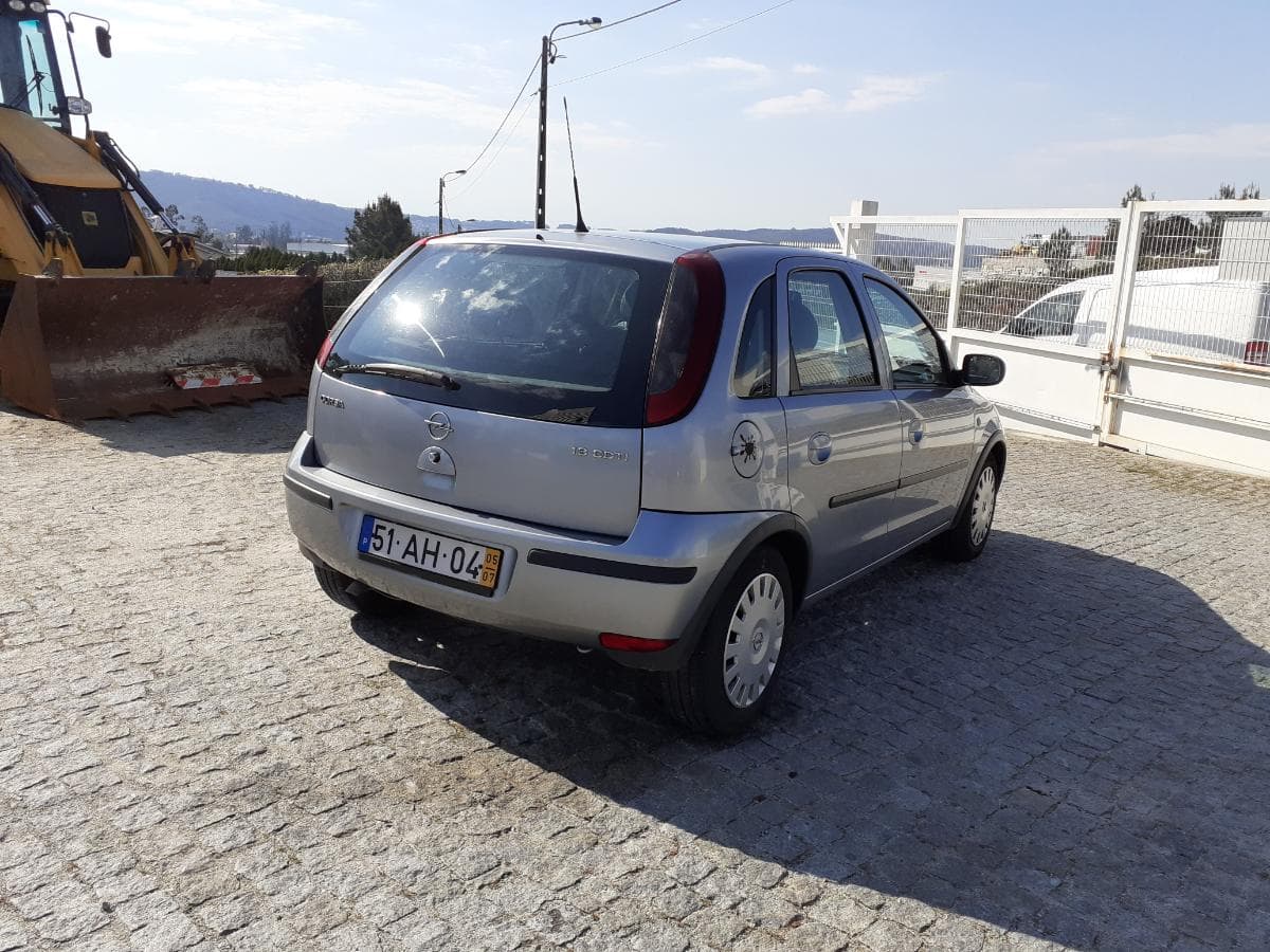 Opel Corsa 1.3 CDTI  · Ano 2005 — imagem 4