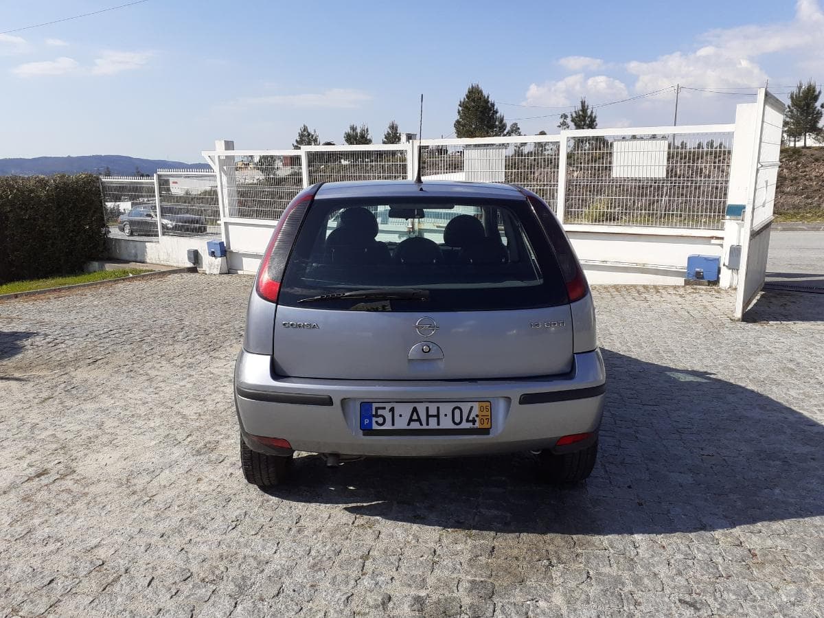 Opel Corsa 1.3 CDTI  · Ano 2005 — imagem 6