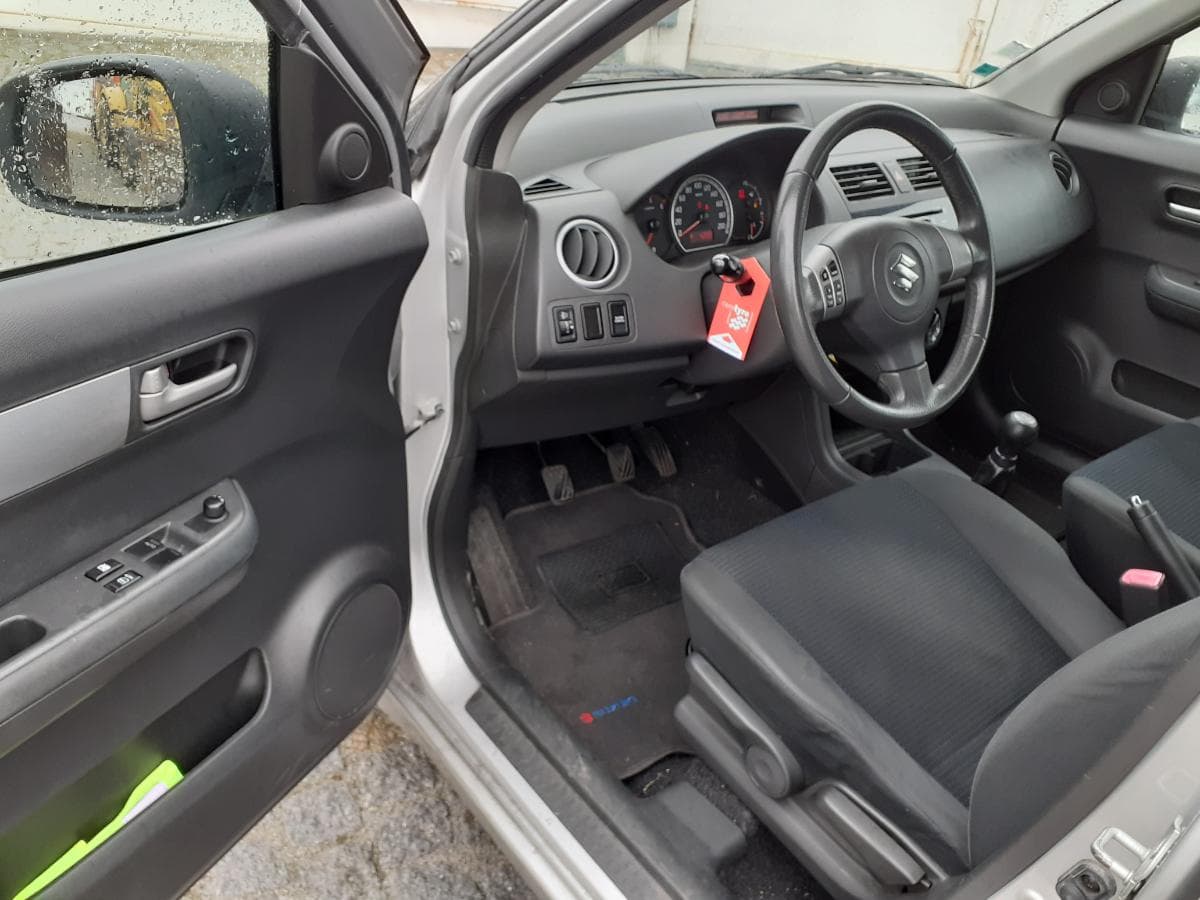 Suzuki Swift 1.3 DDIS · Ano 2010 — imagem 7
