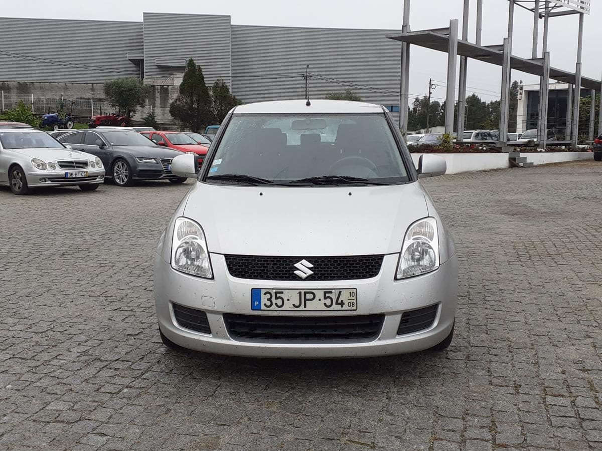 Suzuki Swift 1.3 DDIS · Ano 2010 — imagem 2
