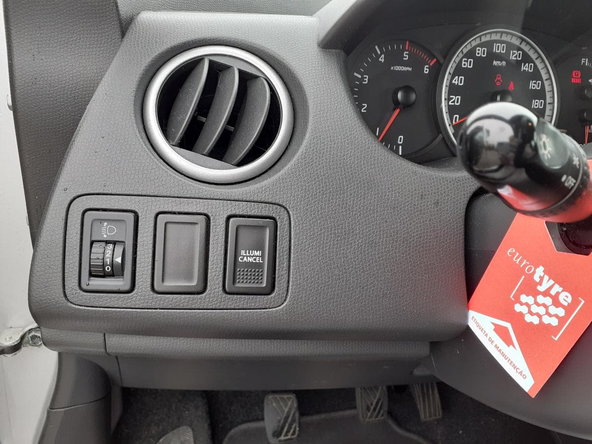 Suzuki Swift 1.3 DDIS · Ano 2010 — imagem 13