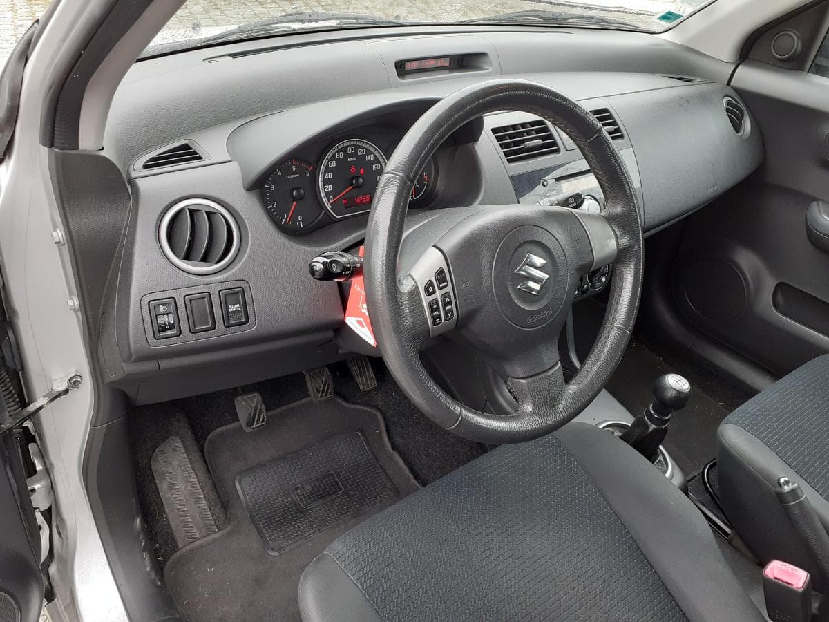 Suzuki Swift 1.3 DDIS · Ano 2010 — imagem 10