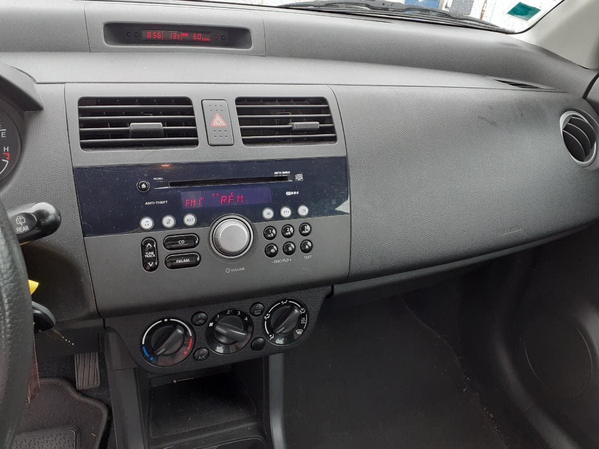 Suzuki Swift 1.3 DDIS · Ano 2010 — imagem 14