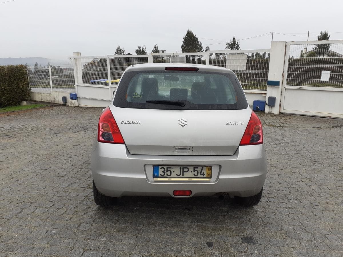 Suzuki Swift 1.3 DDIS · Ano 2010 — imagem 5