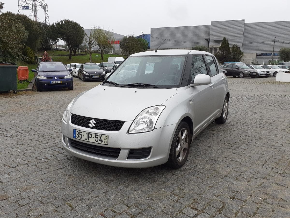Suzuki Swift 1.3 DDIS · Ano 2010 — imagem 3