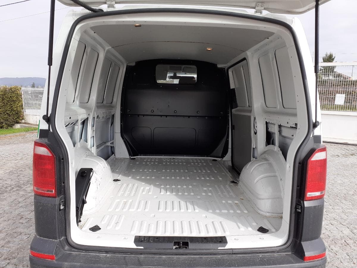 Volkswagen Transporter 2.0 TDI · Ano 2018 — imagen 15