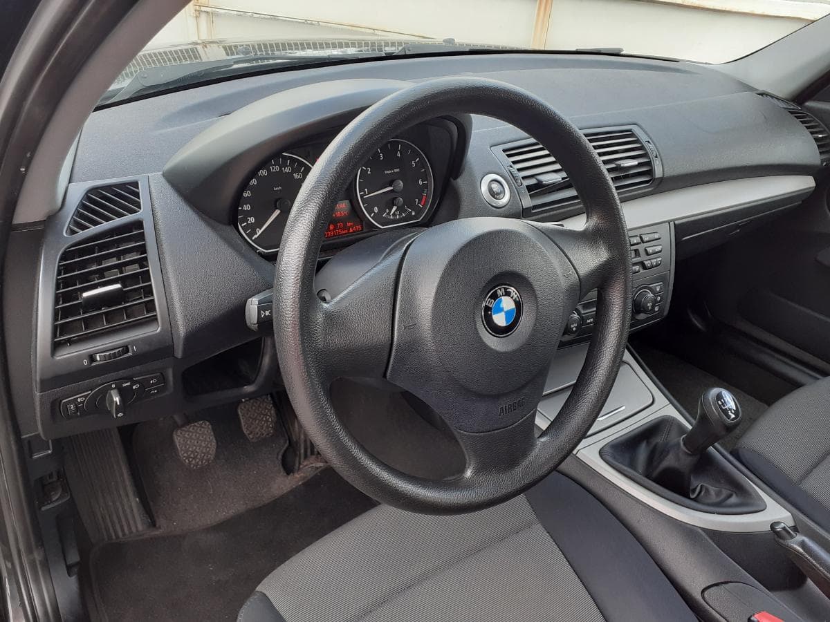 BMW 116 I  · Ano 2005 — imagen 10