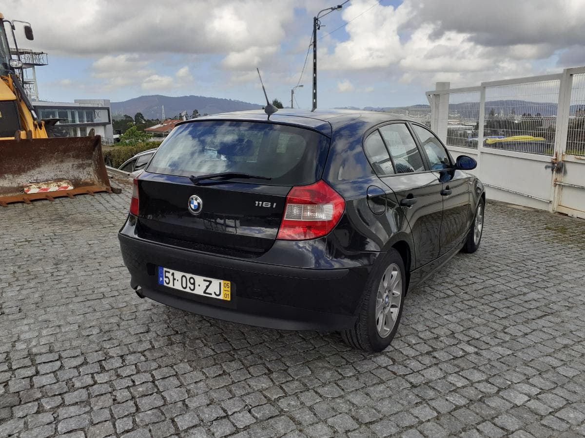 BMW 116 I  · Ano 2005 — imagen 6