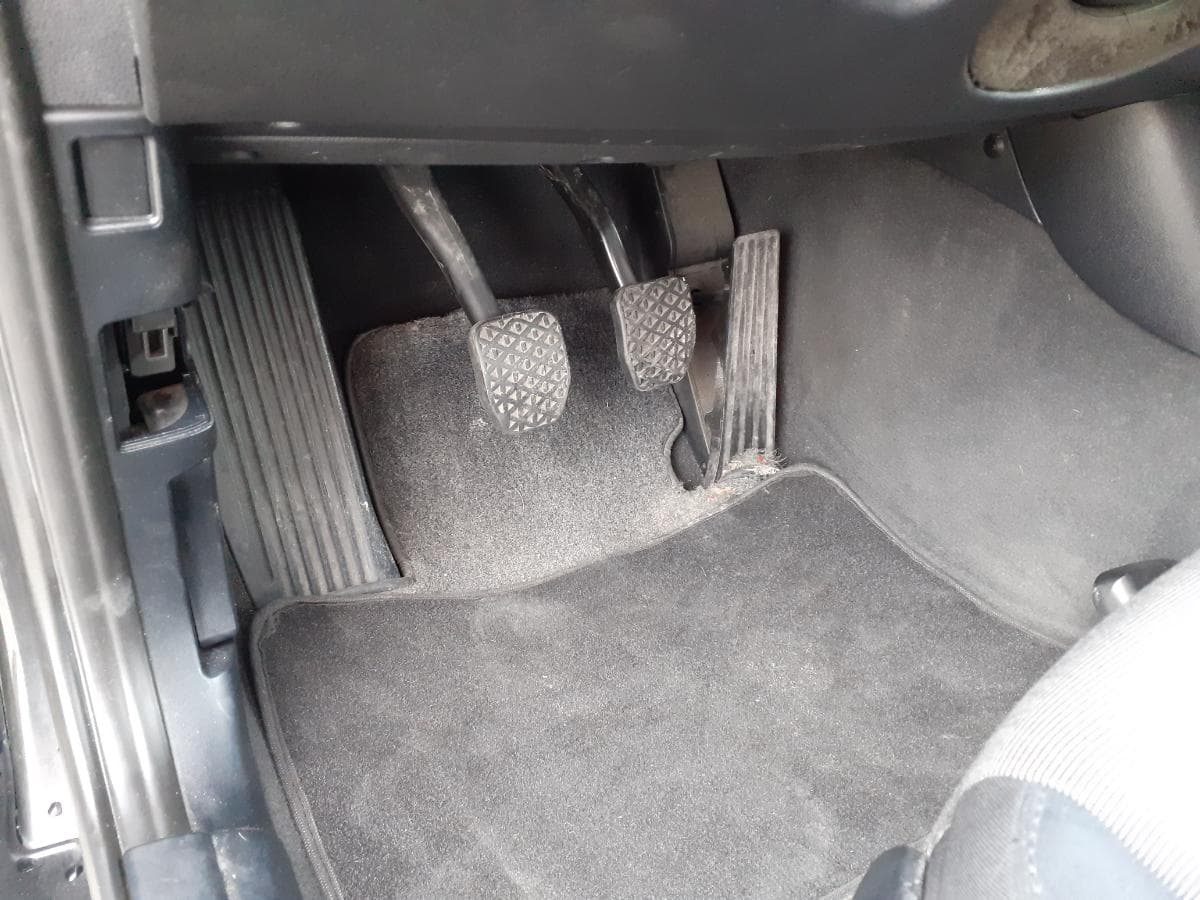 BMW 116 I  · Ano 2005 — imagen 8