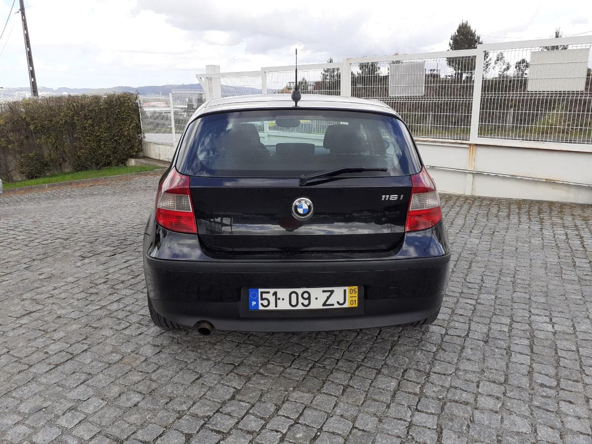 BMW 116 I  · Ano 2005 — imagen 5