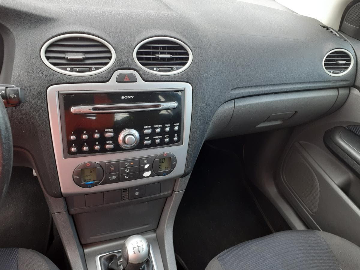 Ford Focus 1.6 TDCI · 2 Lugares · Ano 2005 — imagem 13