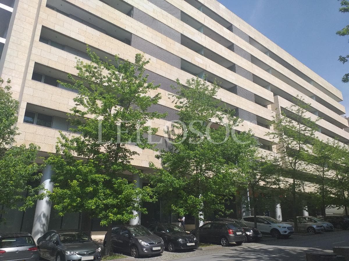 Place de parking · Porto — image 2