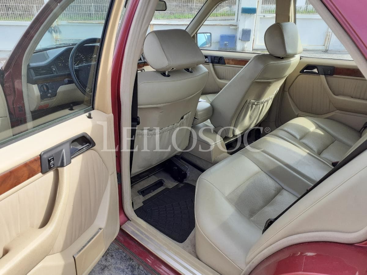 Mercedes-Benz 300 E 24 V · Ano 1995 — image 16