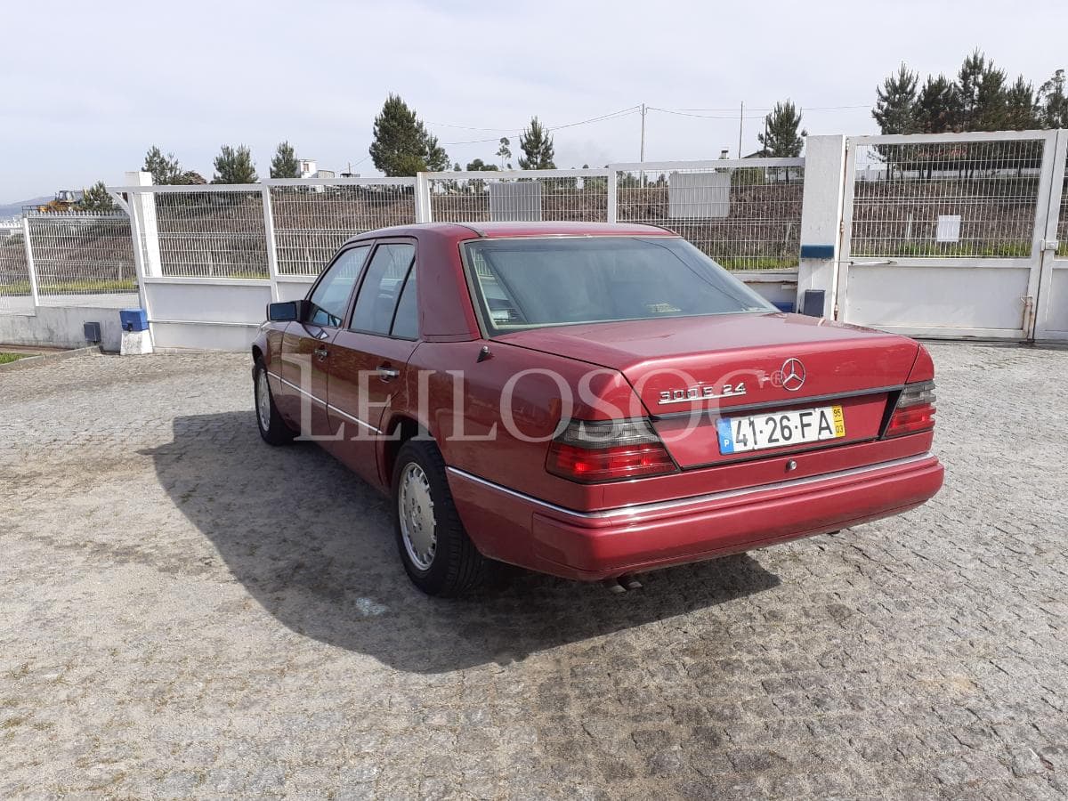 Mercedes-Benz 300 E 24 V · Ano 1995 — image 4