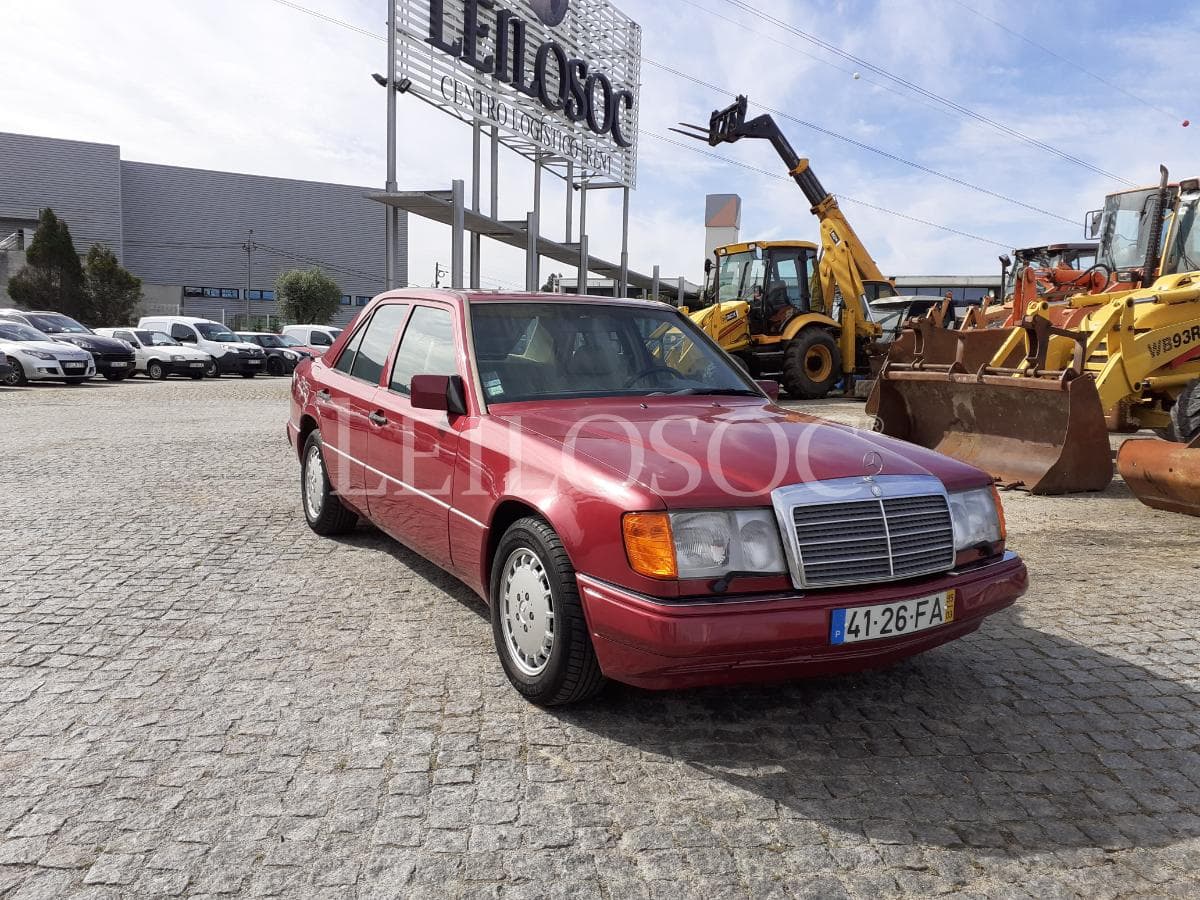 Mercedes-Benz 300 E 24 V · Ano 1995 — image 1