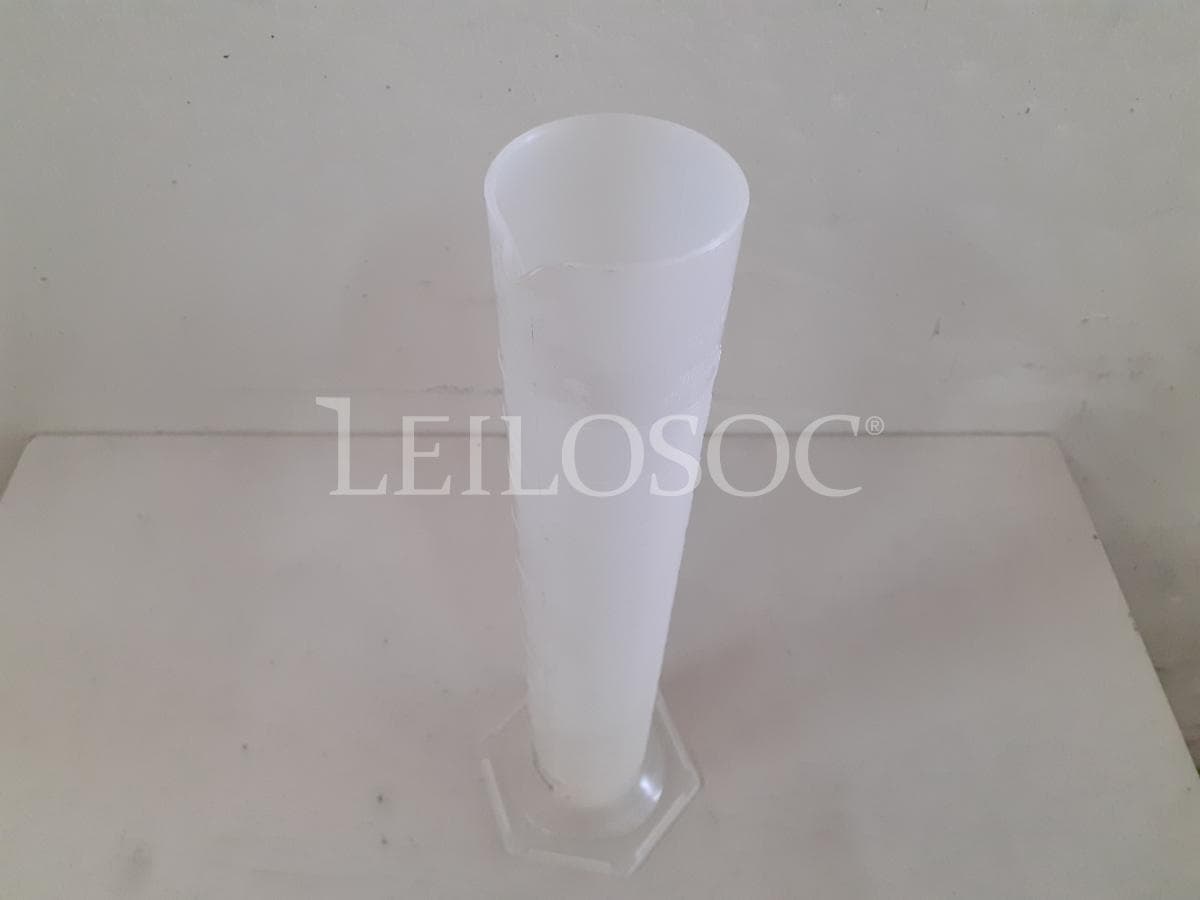 Tubes en plastique · — image 4