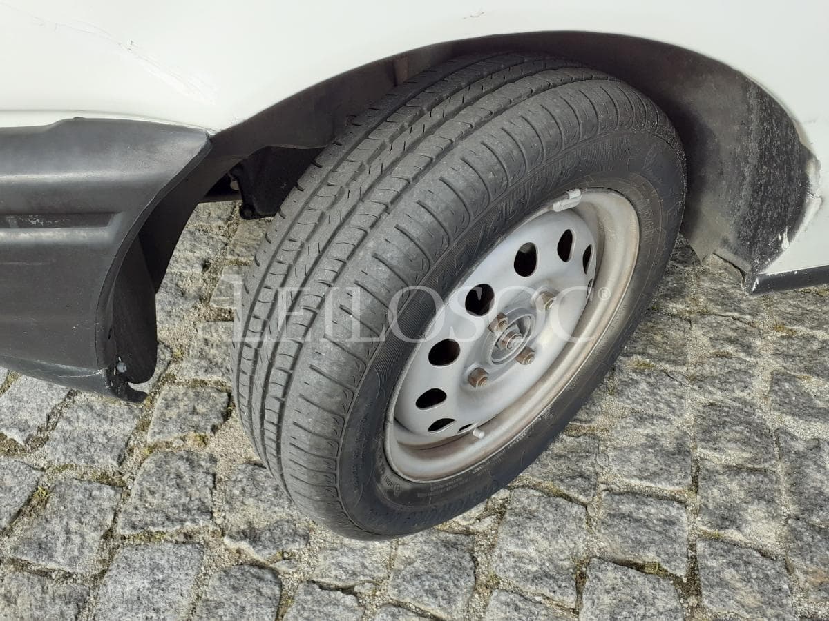 Ford Fiesta 1.8 · Ano 1993 — imagen 17