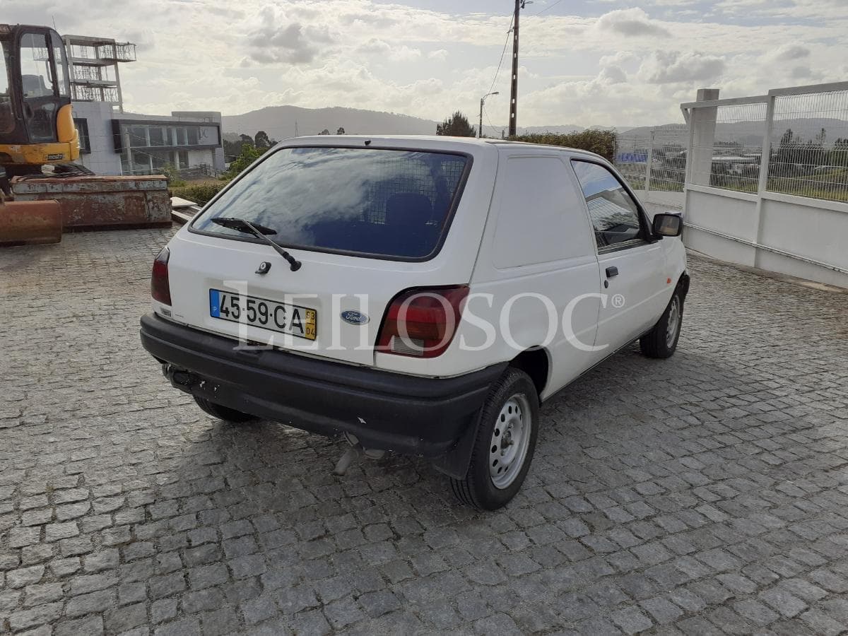 Ford Fiesta 1.8 · Ano 1993 — imagen 4